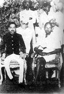 Gandhiji went to see Thakore Shri Dharmendra Singh after the break down of the settlement. Diwan Virawala, Becharlal Jasani and others are also seen in the picture